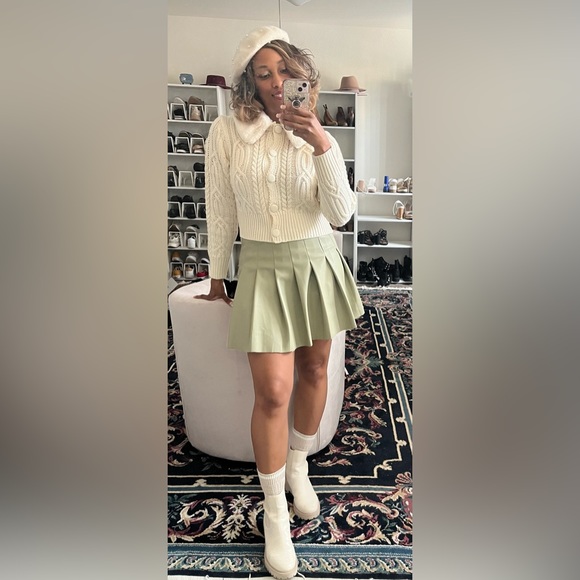 Cropped cable knit cardigan with detach and faux fur collar. - Picture 2 of 3